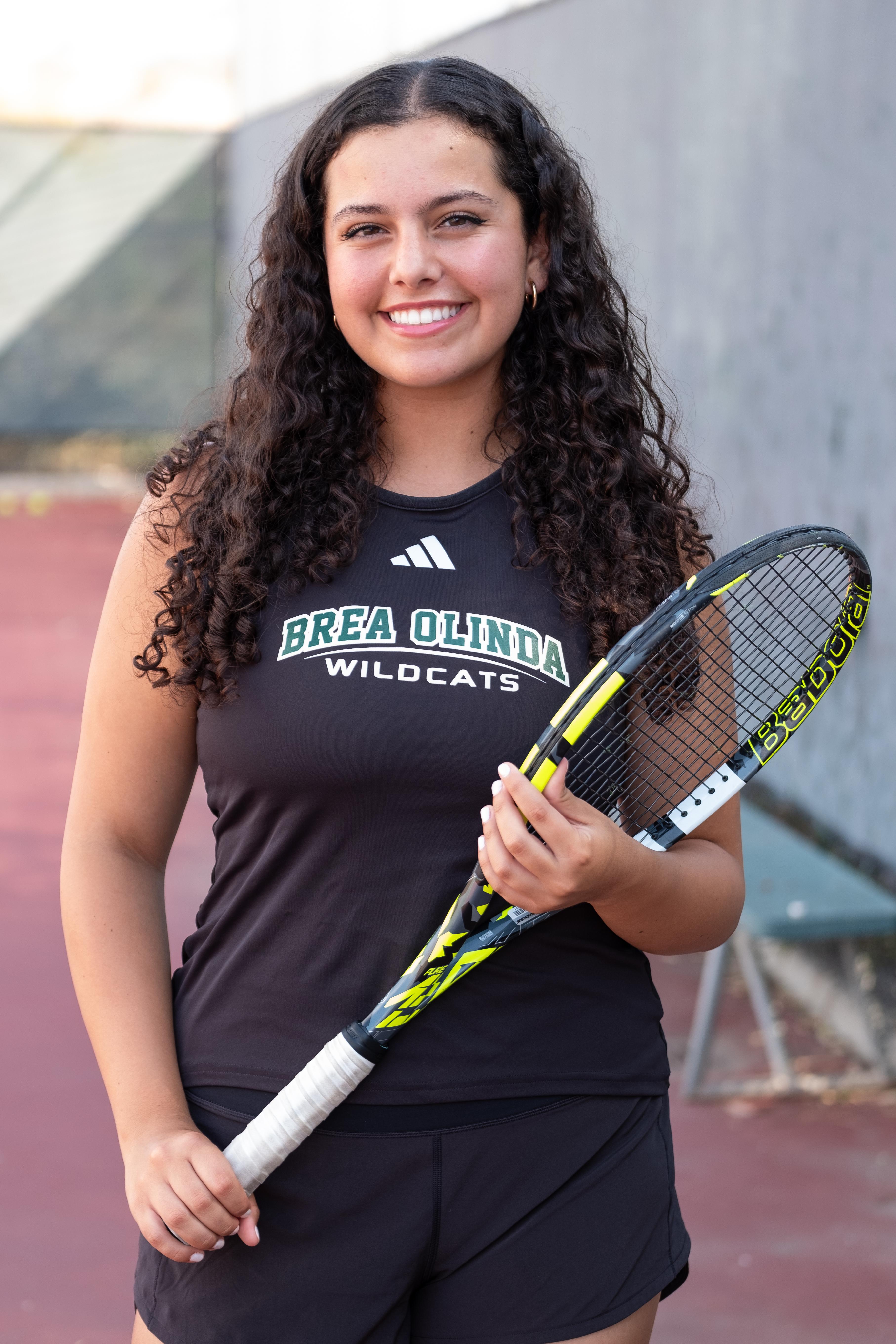 Photo of Jocelyn Islas holding a tennis racket